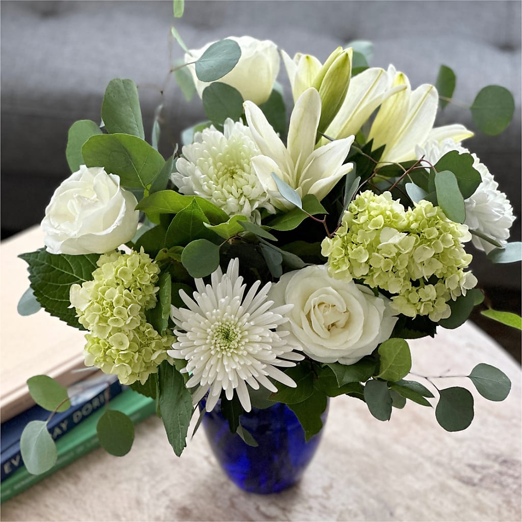 Snowy Dreams Bouquet – SANTINA'S FLOWERS & GIFTS, Fairbanks AK